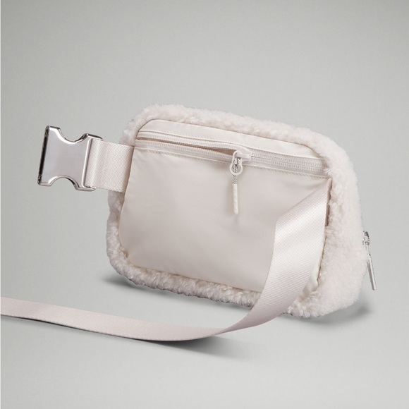 Rare BNWT Lululemon New Year Everywhere Belt Bag 1L Fleece Rabbit - Picture 5 of 12